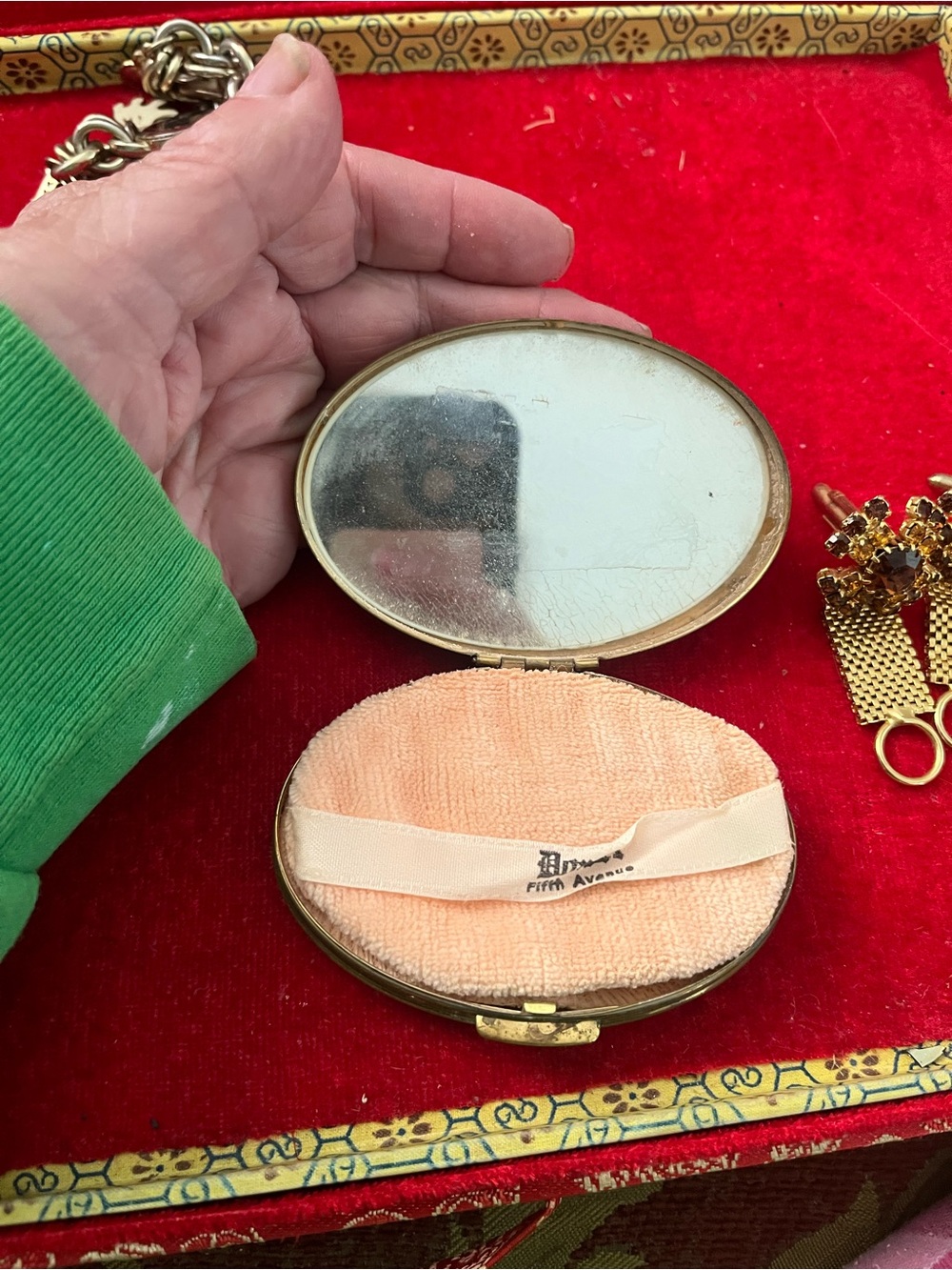 Vintage Oval Powder Compact with Mirror - Pink Puff